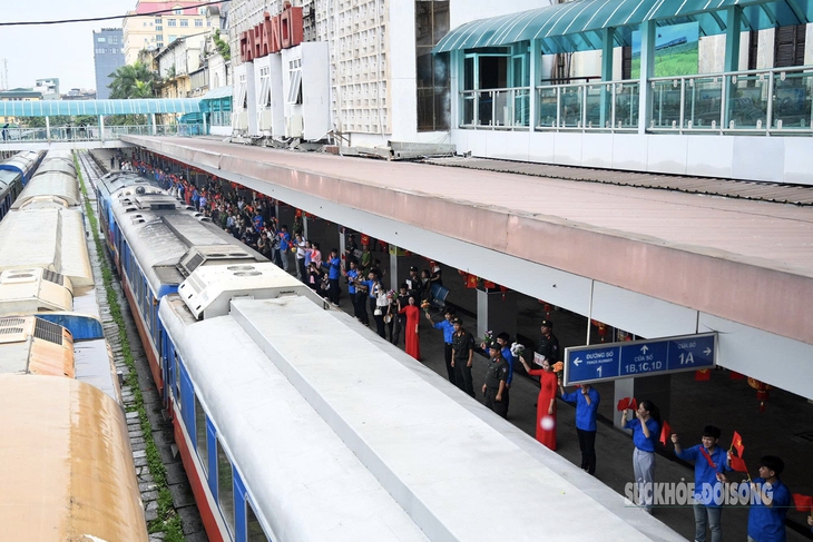 Nụ cười rạng rỡ của các cán bộ, chiến sĩ miền Nam chuẩn bị cho lễ diễu binh dịp Quốc khánh 2/9- Ảnh 1.