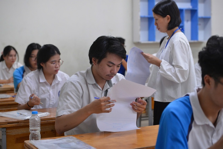 Làm sao để tối ưu hóa cơ hội trúng tuyển khi điểm thi tốt nghiệp THPT 2025 không như kỳ vọng?- Ảnh 1. Làm sao để tối ưu hóa cơ hội trúng tuyển khi điểm thi tốt nghiệp THPT 2025 không như kỳ vọng?- Ảnh 1.