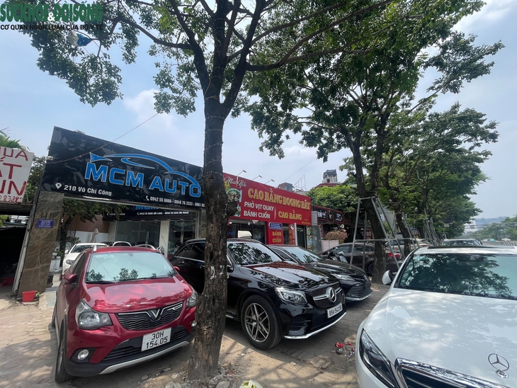 Hà Nội: Vỉa hè đường Võ Chí Công bị 'biến' thành gara, bãi đỗ xe- Ảnh 6.