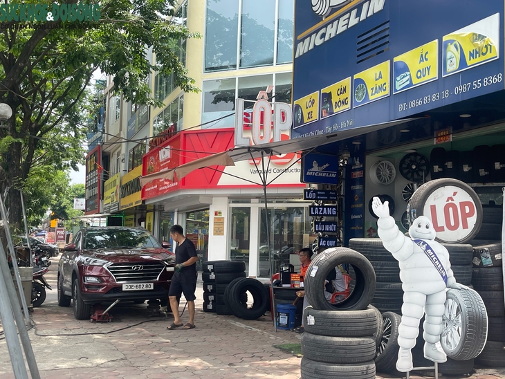 Hà Nội: Vỉa hè đường Võ Chí Công bị 'biến' thành gara, bãi đỗ xe- Ảnh 9.
