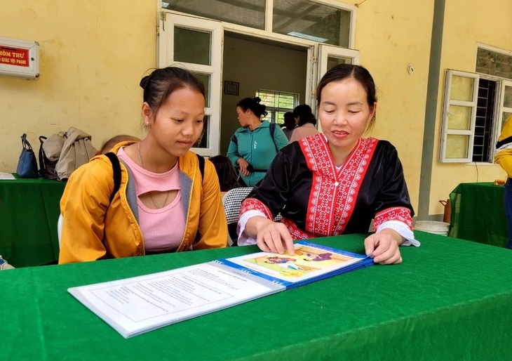 Vai trò không thể thay thế của cô đỡ thôn bản trong chăm sóc sức khỏe bà mẹ, trẻ em vùng khó khăn- Ảnh 1.