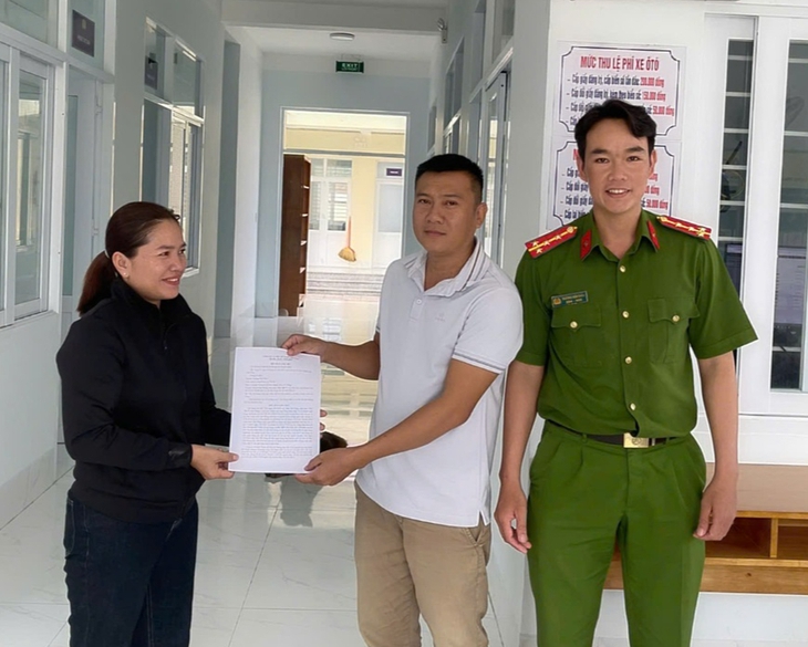 Người phụ nữ trả lại 100 triệu đồng cho người chuyển nhầm- Ảnh 1.