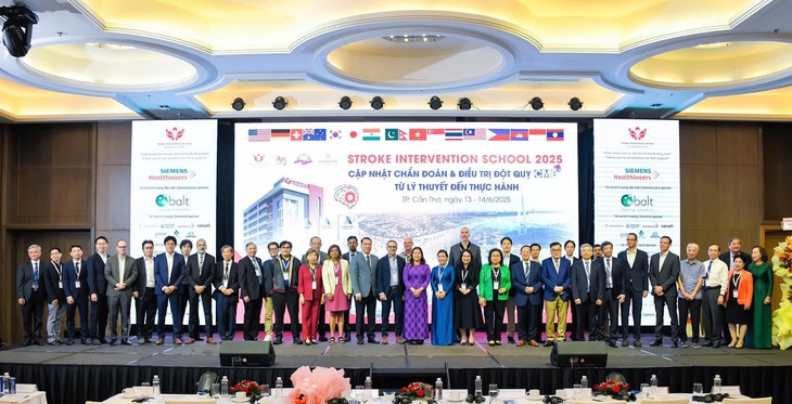 TS.BS Trần Chí Cường & hành trình đưa S.I.S Cần Thơ trở thành Trung tâm đào tạo toàn cầu- Ảnh 3. TS.BS Trần Chí Cường & hành trình đưa S.I.S Cần Thơ trở thành Trung tâm đào tạo toàn cầu- Ảnh 3.
