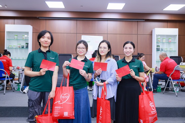 Herbalife Việt Nam tổ chức ngày hiến máu tình nguyện 2025 tại TP.Hồ Chí Minh và Hà Nội, tiếp nhận 286 đơn vị máu- Ảnh 4. Herbalife Việt Nam tổ chức ngày hiến máu tình nguyện 2025 tại TP.Hồ Chí Minh và Hà Nội, tiếp nhận 286 đơn vị máu- Ảnh 4.