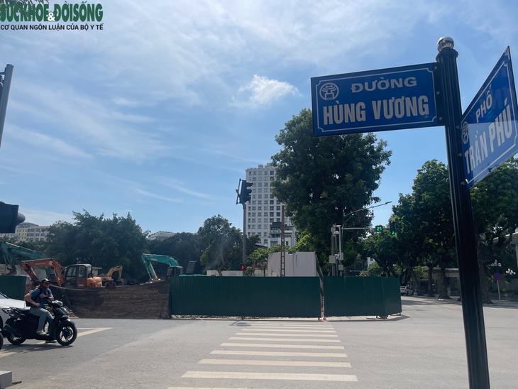 Công nhân đội nắng gấp rút hoàn thiện công trình mở rộng không gian Quảng trường Ba Đình trước 15/8- Ảnh 6. Công nhân đội nắng gấp rút hoàn thiện công trình mở rộng không gian Quảng trường Ba Đình trước 15/8- Ảnh 6.