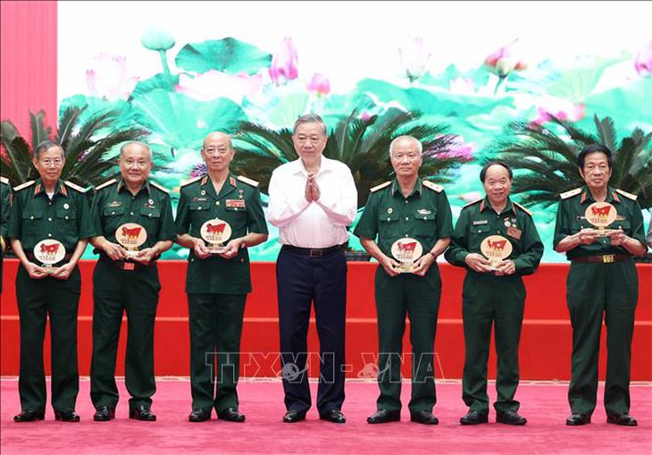 Tổng Bí thư Tô Lâm gặp mặt đại biểu có công với cách mạng- Ảnh 7.