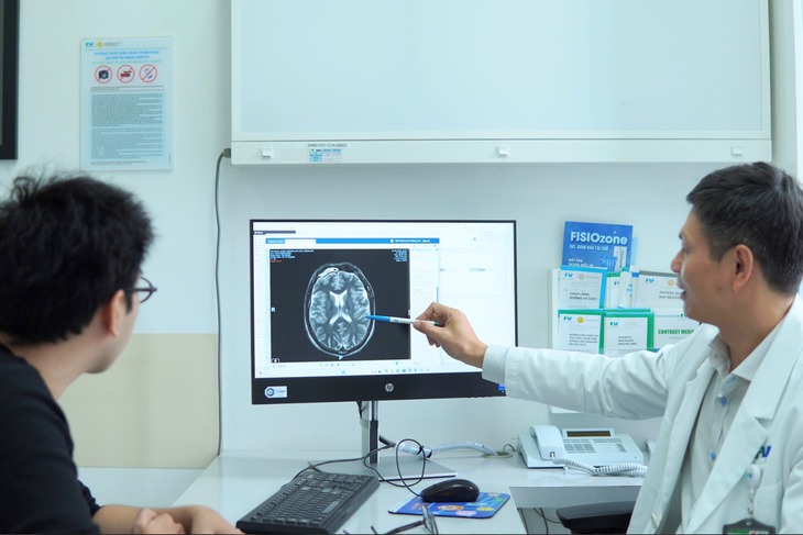 BS.CKII Trần Lương Anh (Bệnh viện FV): 'Phẫu thuật chỉ nên là lựa chọn cuối cùng'- Ảnh 2.