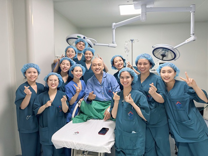 Tình trạng sức khỏe của Tuấn Hưng sau phẫu thuật polyp dây thanh, phải tạm dừng ca hát- Ảnh 1.