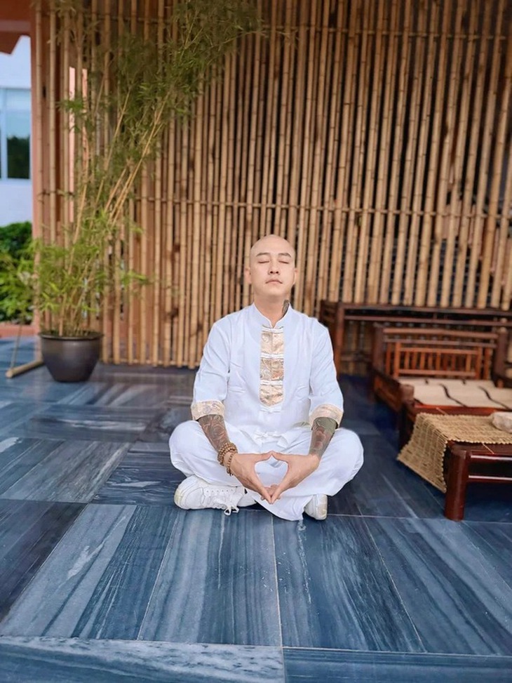 Tình trạng sức khỏe của Tuấn Hưng sau phẫu thuật polyp dây thanh, phải tạm dừng ca hát- Ảnh 2.