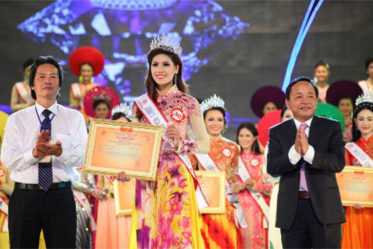 Á hậu tuổi Ngọ sau 12 năm đăng quang: 4h30 dạy học tiếng Anh, tự nhận được gia đình nuôi ăn ngày 3 bữa- Ảnh 1.