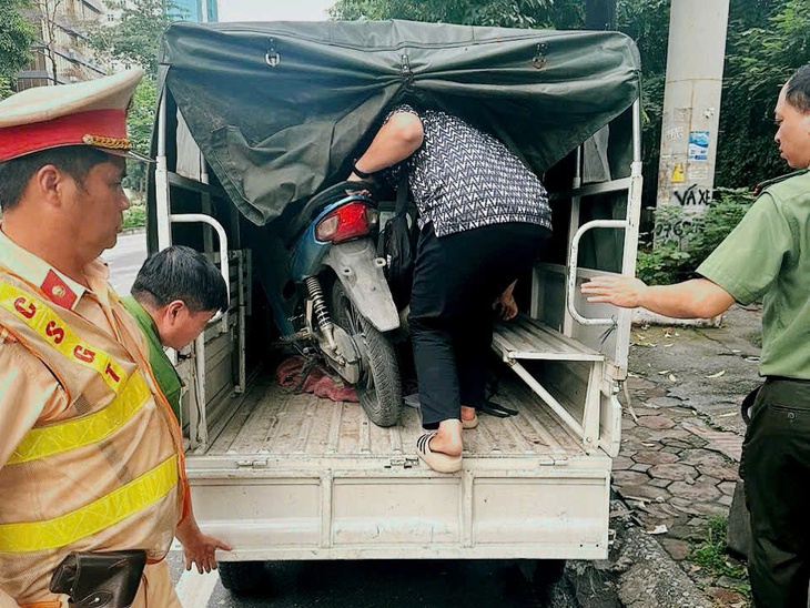 Trộm xe từ Nghệ An, thiếu niên 15 tuổi bị bắt ở Hà Nội vì không mũ, không biển- Ảnh 2. Trộm xe từ Nghệ An, thiếu niên 15 tuổi bị bắt ở Hà Nội vì không mũ, không biển- Ảnh 2.
