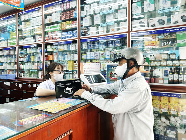 Người bệnh tim mạch an tâm với thiết bị tầm soát huyết áp và điện tim tại nhà – công nghệ hiện đại từ Nhật Bản- Ảnh 1.