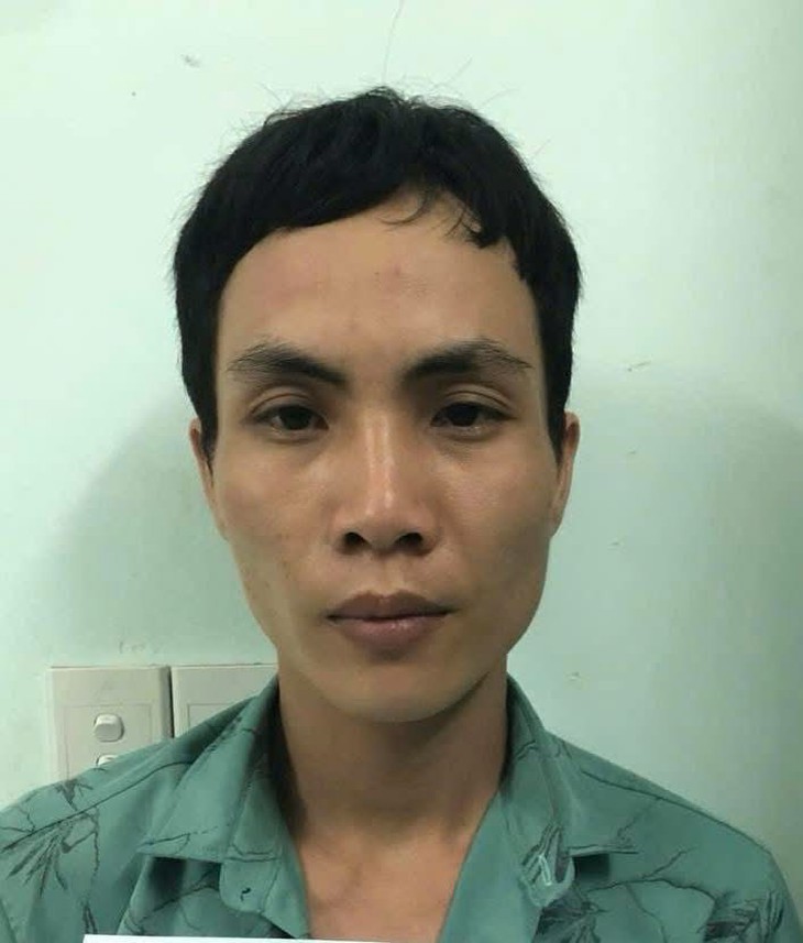 Đang ngồi tâm sự với bạn gái thì bị cướp tấn công- Ảnh 1.