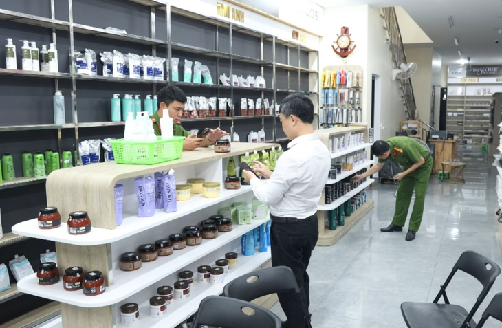 Quảng Trị phát hiện khoảng 2,5 tấn mỹ phẩm không rõ nguồn gốc xuất xứ- Ảnh 1.