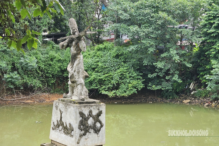 Ngắm giếng Ngọc trăm năm tuổi từ trên cao- Ảnh 1.