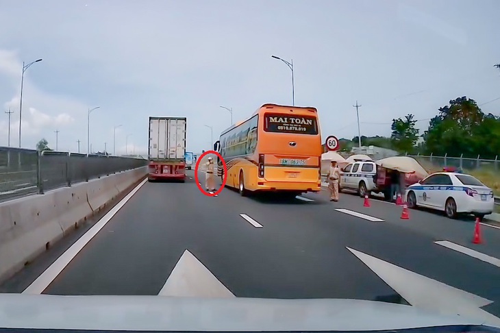 CSGT nói lý do xuất hiện trên cao tốc Vĩnh Hảo - Phan Thiết và ra hiệu dừng xe- Ảnh 1.