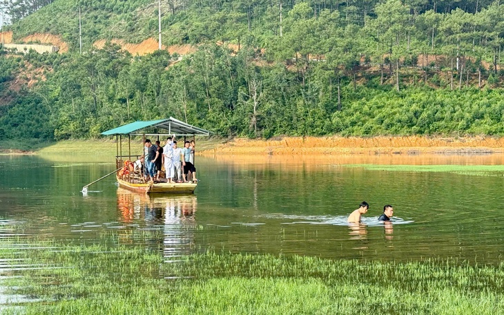 Thương tâm, hai vợ chồng đi chơi trong đêm gặp nạn đuối nước 
