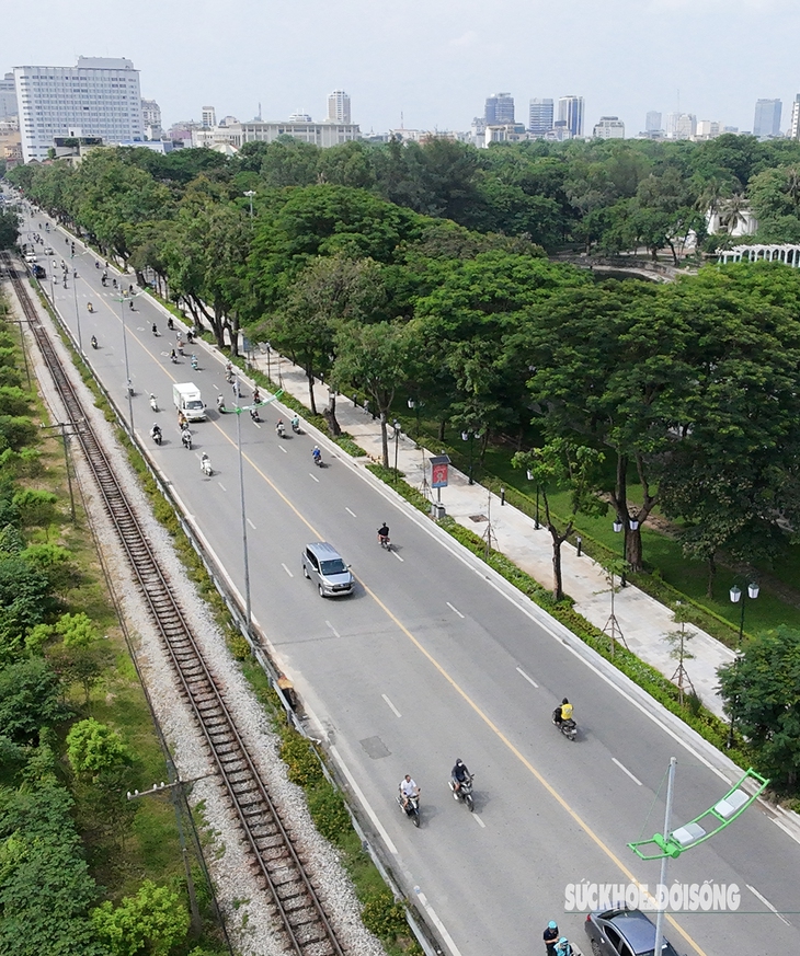 Công viên Thống Nhất 'biến hình' sau khi hạ rào- Ảnh 1.