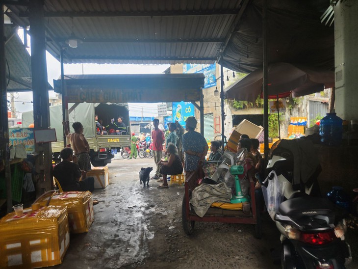 TPHCM: Cháy lớn dãy phòng trọ trên đường Đỗ Mười- Ảnh 4.