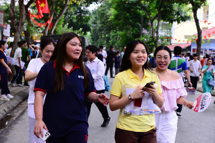 Tuyển sinh lớp 10 Hà Nội: Nắm rõ quyền lợi khi nguyện vọng 1 thay đổi điểm chuẩn- Ảnh 1.