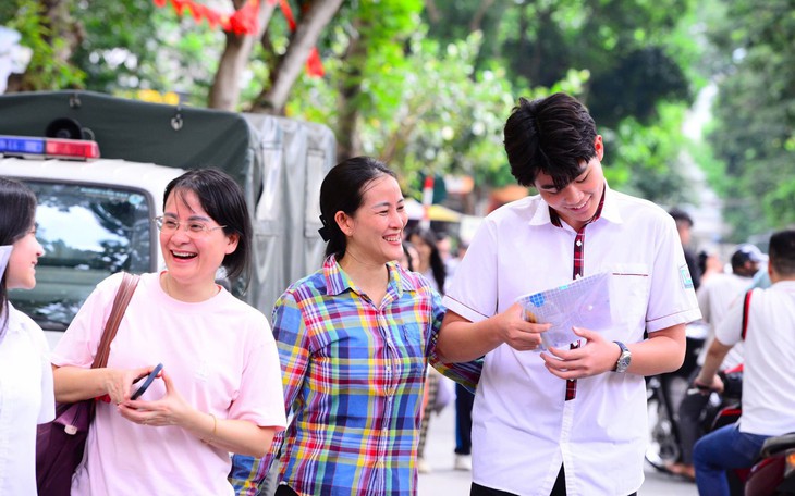 Tuyển sinh lớp 10 Hà Nội: Nắm rõ quyền lợi khi nguyện vọng 1 thay đổi điểm chuẩn