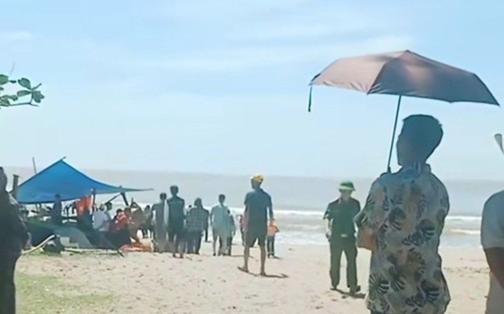 Một người mất tích, một người nguy kịch khi tắm biển Sầm Sơn