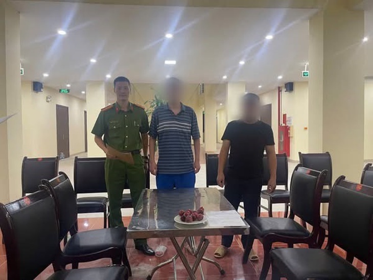 Ba người Trung Quốc nhập cảnh trái phép, khai đi tìm 'việc nhẹ lương cao' - Ảnh 2.