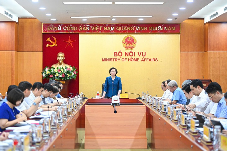Bộ trưởng Bộ Nội vụ: Rà soát, điều chỉnh mức lương cơ sở, phụ cấp chức vụ, chức danh cho cấp xã- Ảnh 1.