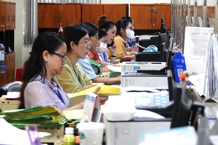 Bộ Nội vụ chỉ đạo giải quyết chế độ, chính sách ngay nếu cán bộ có nguyện vọng nghỉ việc- Ảnh 1.