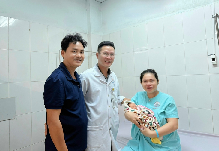 Cứu sản phụ từng 3 lần mổ lấy thai bị nhau cài răng lược thể nặng- Ảnh 2.