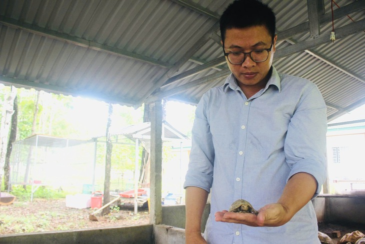 Người đàn ông mê chăm sóc động vật quý hiếm- Ảnh 1.