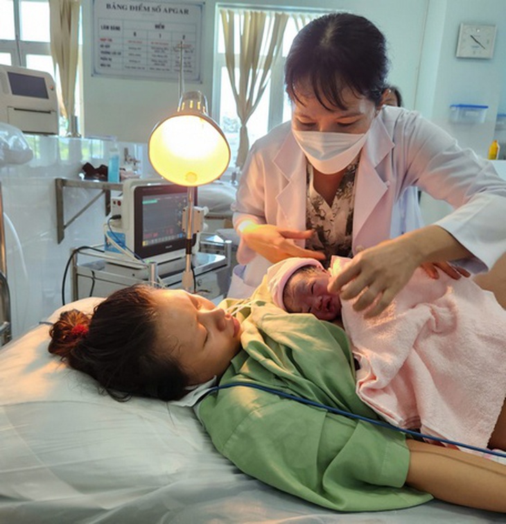 Đội ngũ hộ sinh đóng vai trò quan trọng trong chăm sóc sức khỏe bà mẹ và trẻ sơ sinh- Ảnh 2.