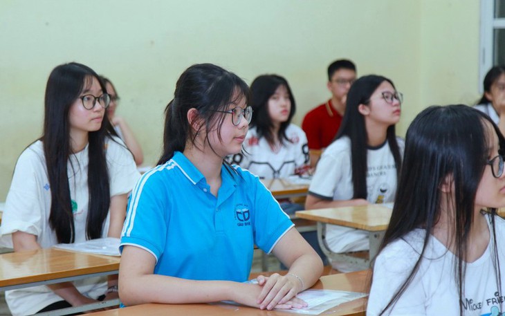 Vì sao điểm chuẩn lớp 10 công lập Hà Nội 2025 "hạ nhiệt"?