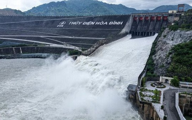 Mở cửa xả đáy thủy điện Hòa Bình ứng phó với mưa lớn