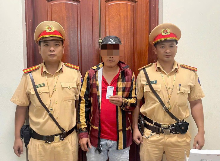 Phát hiện hai lái xe dương tính với ma túy- Ảnh 1. Phát hiện hai lái xe dương tính với ma túy- Ảnh 1.