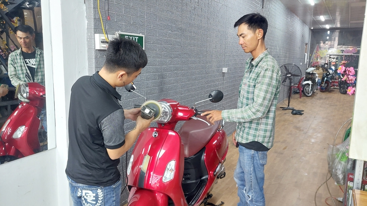 ‘Công thức hỗ trợ’ của ông chủ cửa hàng xe cũ dành cho sinh viên nhập học tại TPHCM- Ảnh 1.