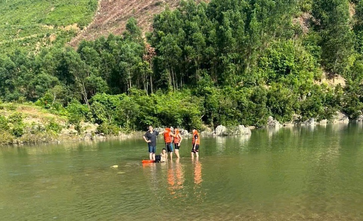 Hai nam sinh đuối nước thương tâm khi tắm suối ở Đà Nẵng- Ảnh 1. Hai nam sinh đuối nước thương tâm khi tắm suối ở Đà Nẵng- Ảnh 1.