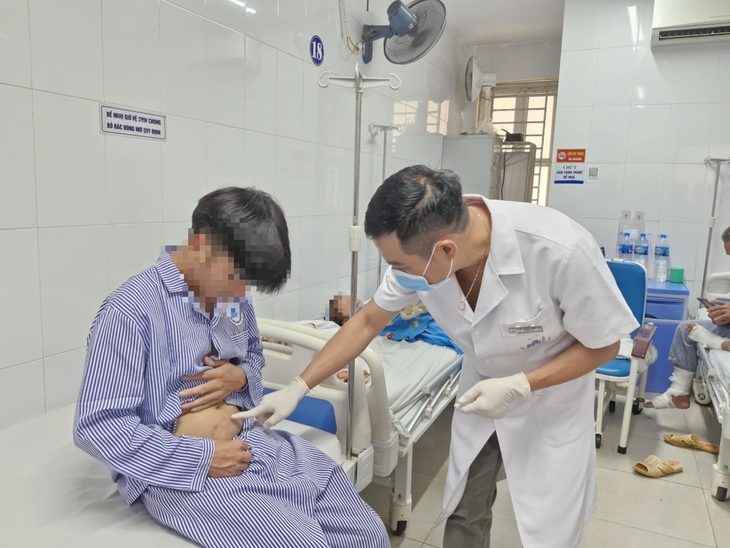 Mẹ mất vì bệnh phong, 2 bố con phải 'chiến đấu' với căn bệnh bị lãng quên- Ảnh 3.