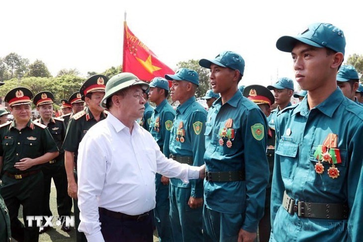 95 năm truyền thống ngành Tuyên giáo - Dân vận: Đồng hành cùng dân tộc trong Kỷ nguyên vươn mình- Ảnh 3. 95 năm truyền thống ngành Tuyên giáo - Dân vận: Đồng hành cùng dân tộc trong Kỷ nguyên vươn mình- Ảnh 3.