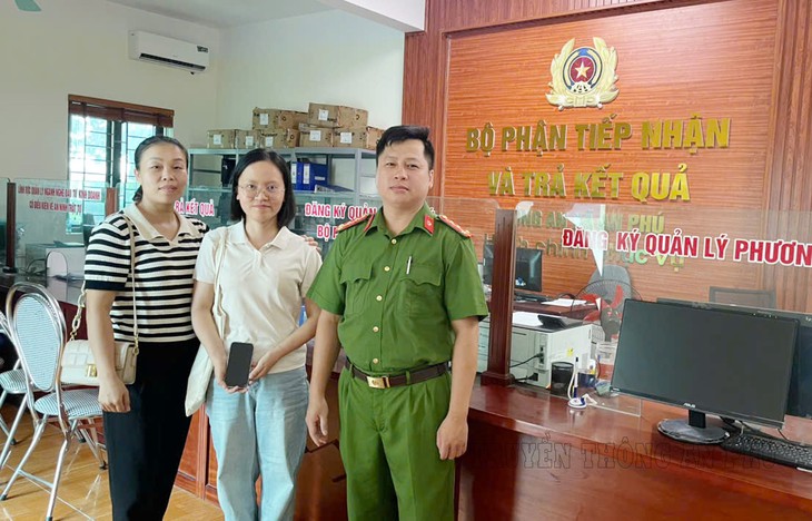 Bất ngờ nhận được 100 triệu trong tài khoản, người phụ nữ Hải Phòng vội trình báo công an xã- Ảnh 1.