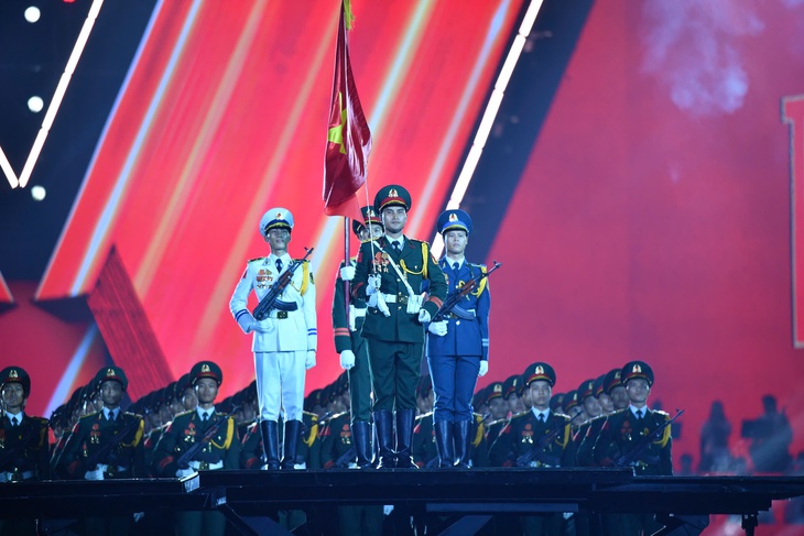 Những khoảnh khắc vô cùng ấn tượng tại concert 'Tổ quốc trong tim'- Ảnh 12. Những khoảnh khắc vô cùng ấn tượng tại concert 'Tổ quốc trong tim'- Ảnh 12.