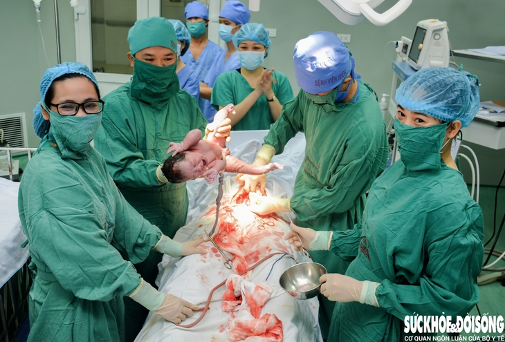 Em bé đầu tiên ra đời nhờ thực hiện kỹ thuật thụ tinh trong ống nghiệm IVF tại Trung tâm Hỗ trợ sinh sản, Bệnh viện HNĐK Nghệ An.
