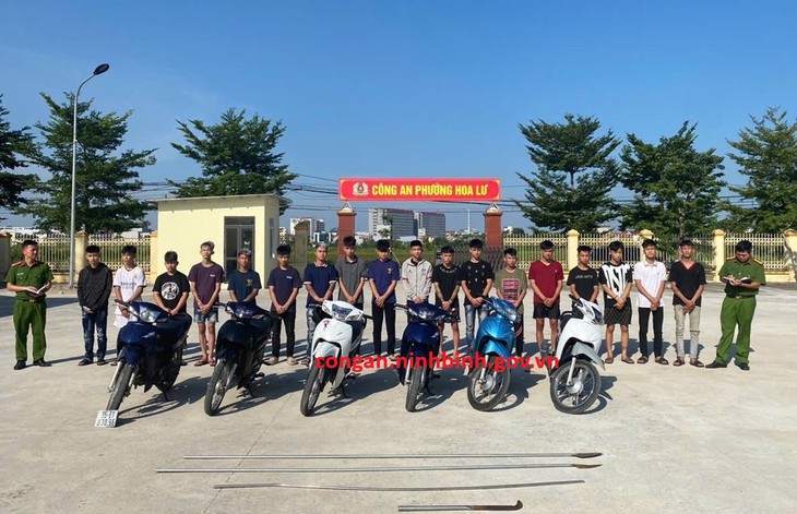 Khởi tố 12 thanh thiếu niên gây rối trật tự công cộng tại Ninh Bình- Ảnh 1. Khởi tố 12 thanh thiếu niên gây rối trật tự công cộng tại Ninh Bình- Ảnh 1.