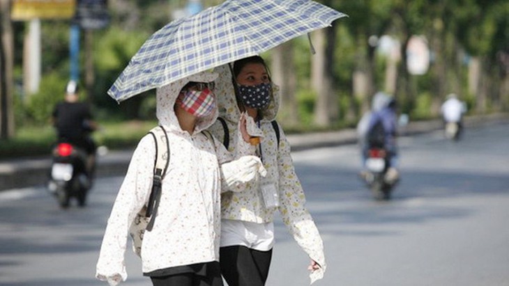 Miền Bắc chuyển mưa dông, miền Trung vẫn nắng nóng gay gắt- Ảnh 2. Miền Bắc chuyển mưa dông, miền Trung vẫn nắng nóng gay gắt- Ảnh 2.