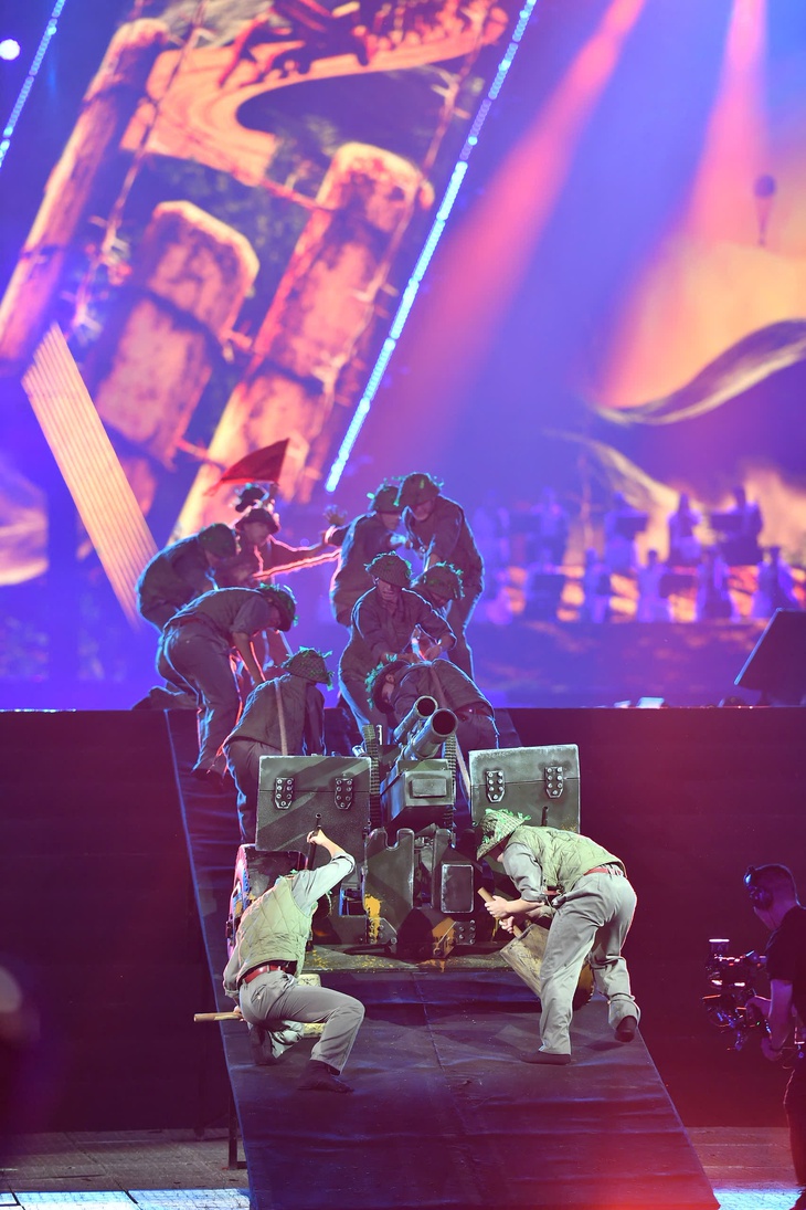Những khoảnh khắc vô cùng ấn tượng tại concert 'Tổ quốc trong tim'- Ảnh 10. Những khoảnh khắc vô cùng ấn tượng tại concert 'Tổ quốc trong tim'- Ảnh 10.