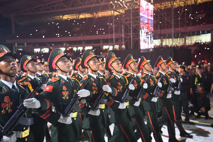 Những khoảnh khắc vô cùng ấn tượng tại concert 'Tổ quốc trong tim'- Ảnh 13. Những khoảnh khắc vô cùng ấn tượng tại concert 'Tổ quốc trong tim'- Ảnh 13.