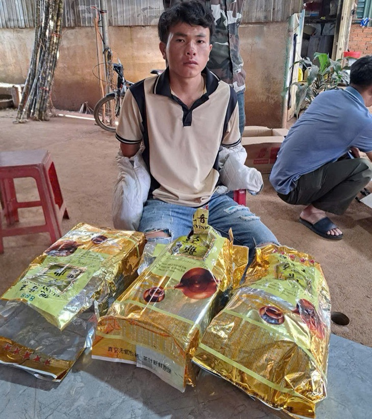 Bắt quả tang thanh niên vận chuyển hơn 3kg ma túy đá- Ảnh 1.