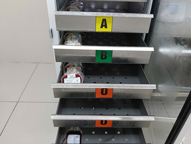 Bệnh viện tại Quảng Trị khó khăn trong công tác cấp cứu, điều trị vì thiếu máu- Ảnh 1.