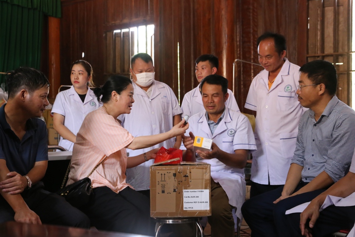 Quyết liệt khôi phục y tế vùng tâm lũ Nghệ An, đặt sức khỏe người dân lên trên hết- Ảnh 6.