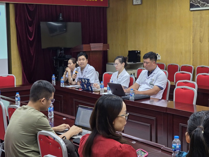 Sau 5 năm sử dụng chất kích thích, cô gái 21 tuổi rối loạn tâm thần, đánh cả mẹ- Ảnh 1.